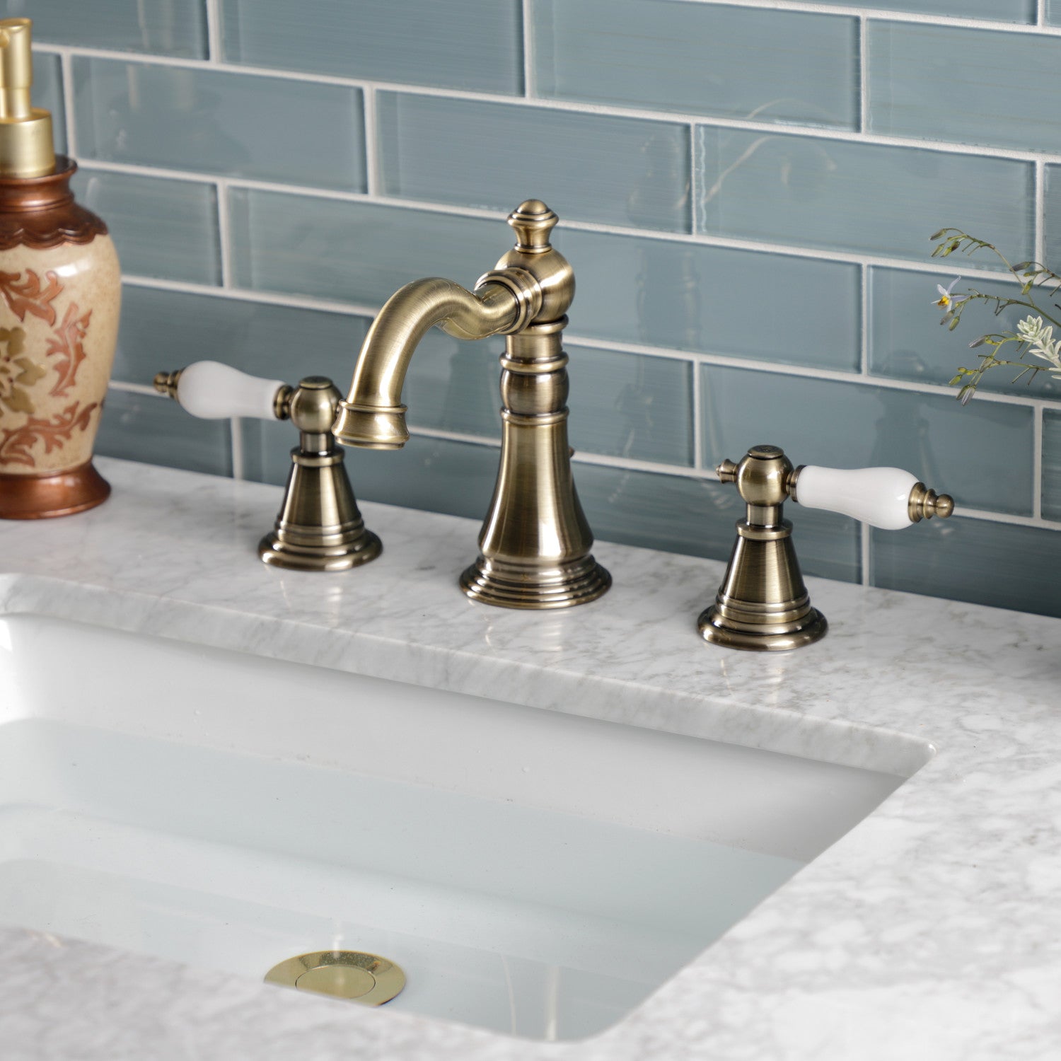 Kingston Heirloom FSC19733PL - English Classic Two-Handle 3-Hole Deck Mount Widespread Bathroom Faucet with Brass Pop-Up, Antique Brass — thumbnail 2